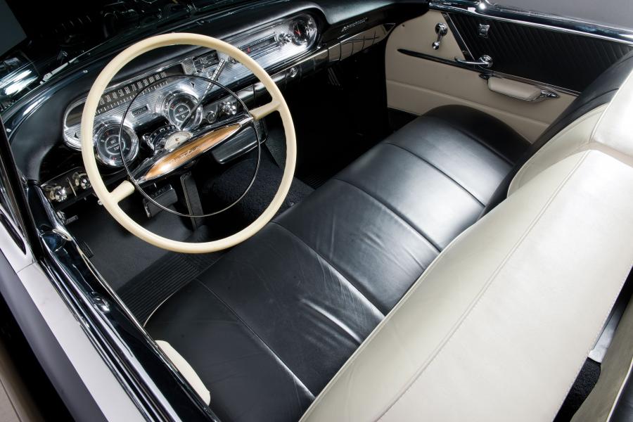 Интерьер Pontiac Star Chief Custom Bonneville Convertible (2867SDX) 1957 года  (фото 20 из 40)